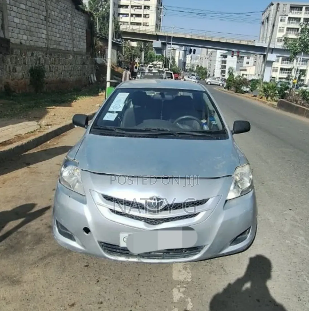 Toyota Yaris 2011 Silver