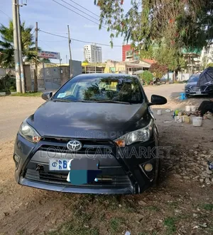 Toyota Yaris 2016 Gray