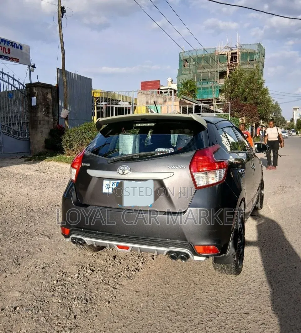 Toyota Yaris 2016 Gray