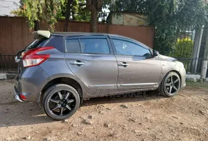 Toyota Yaris 2016 Gray