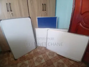 3 White Board 1 Notice Board አንድ ላይ 4000 ይውሰዱ