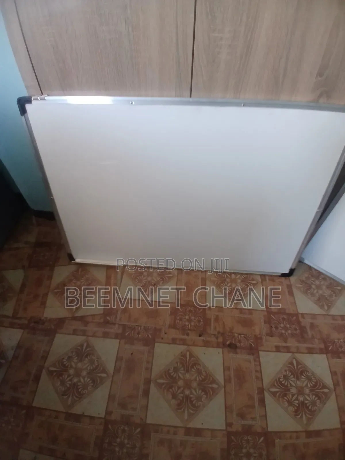 3 White Board 1 Notice Board አንድ ላይ 4000 ይውሰዱ