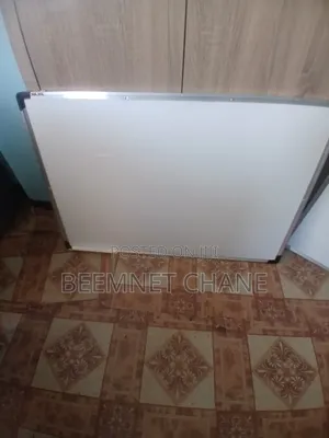 3 White Board 1 Notice Board አንድ ላይ 4000 ይውሰዱ