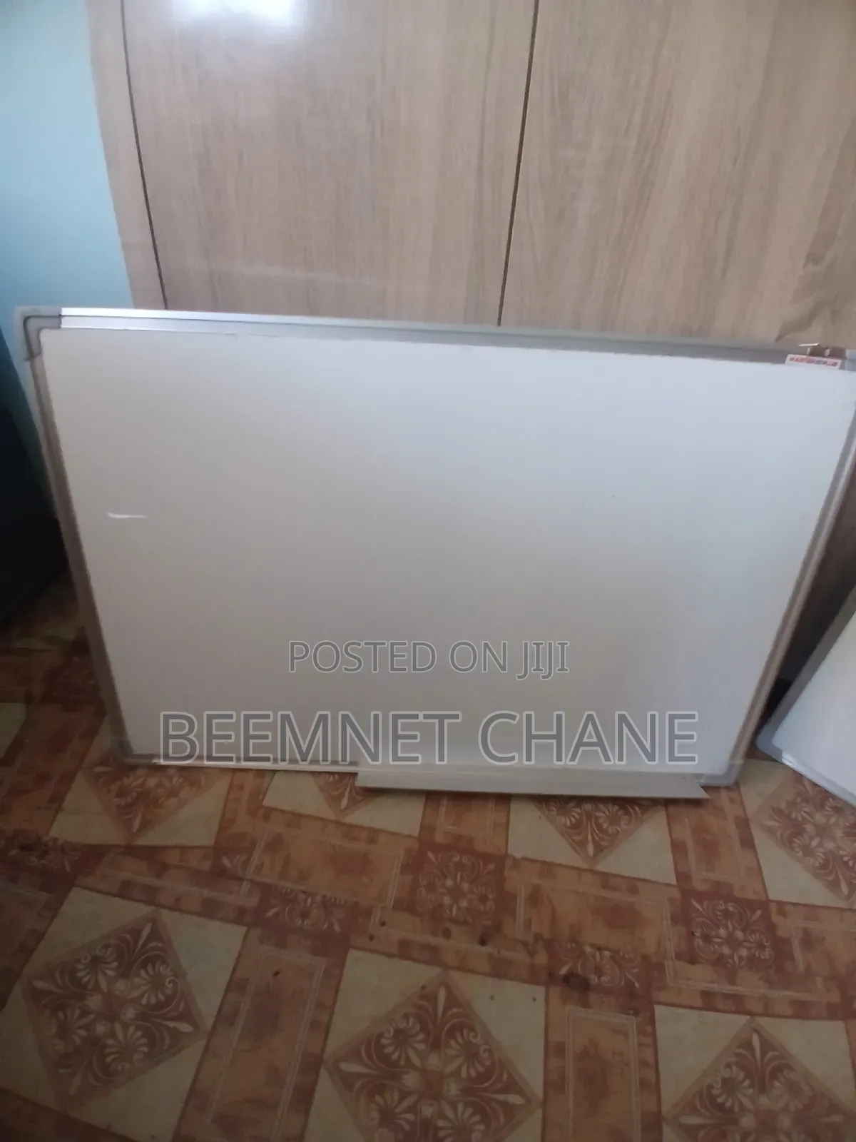 3 White Board 1 Notice Board አንድ ላይ 4000 ይውሰዱ