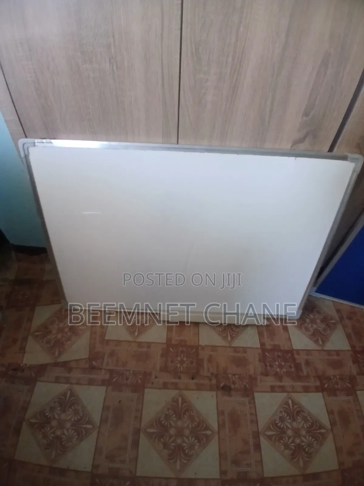 3 White Board 1 Notice Board አንድ ላይ 4000 ይውሰዱ
