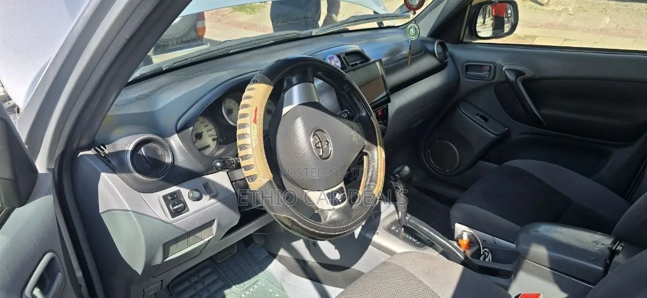 Toyota RAV4 Automatic 2000 Silver