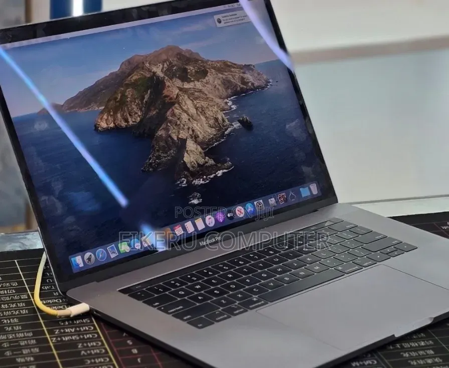 New Laptop Apple MacBook 2018 32GB Intel Core i7 SSD 1T