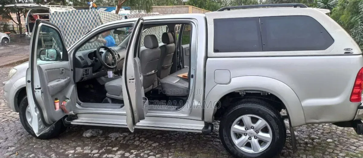 Toyota Hilux 2011