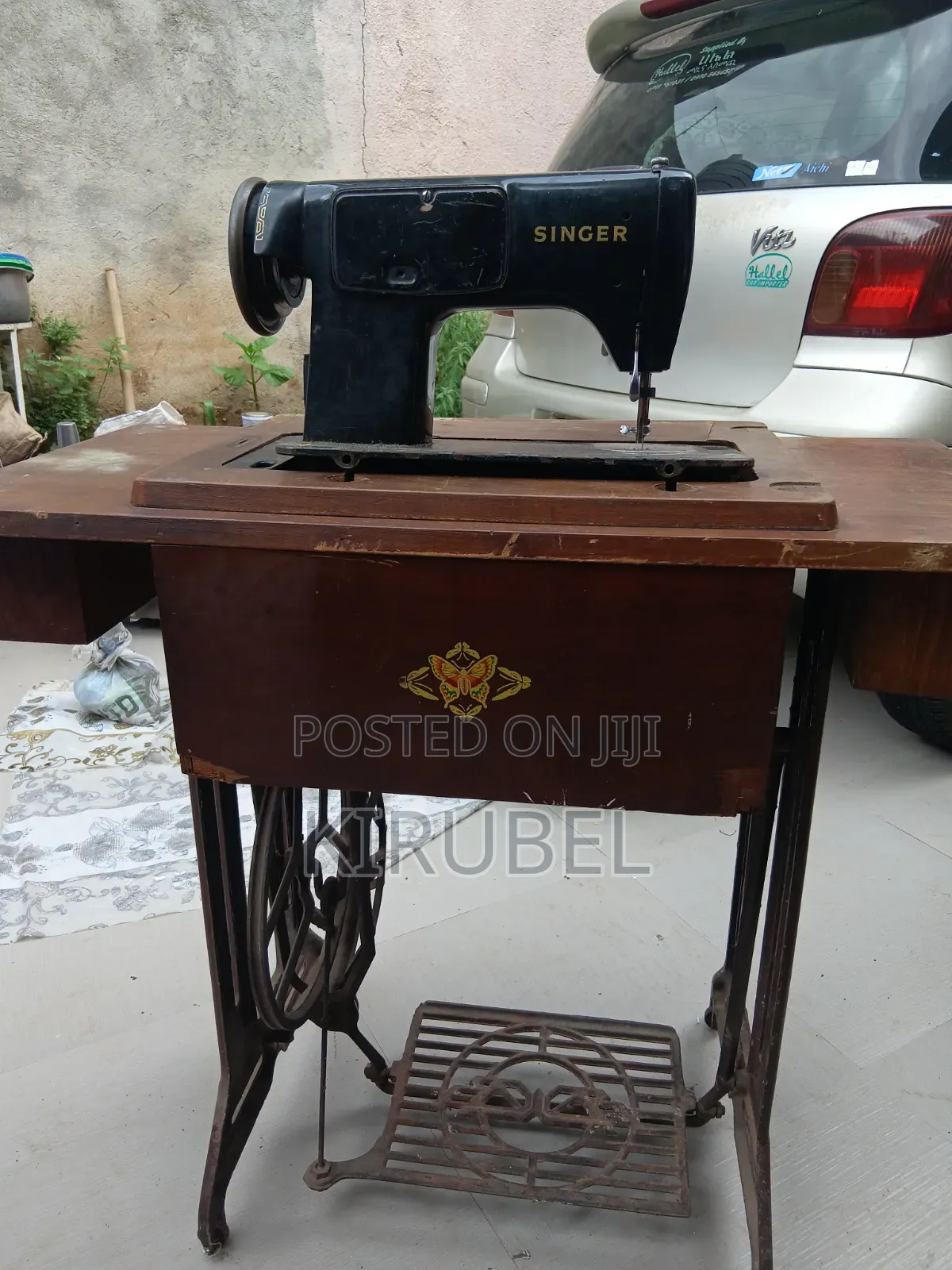 Vintage Singer Sewing Machine With Original Treadle Table