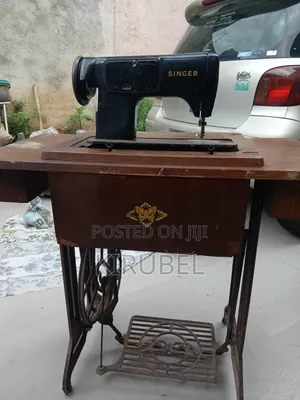 Vintage Singer Sewing Machine With Original Treadle Table