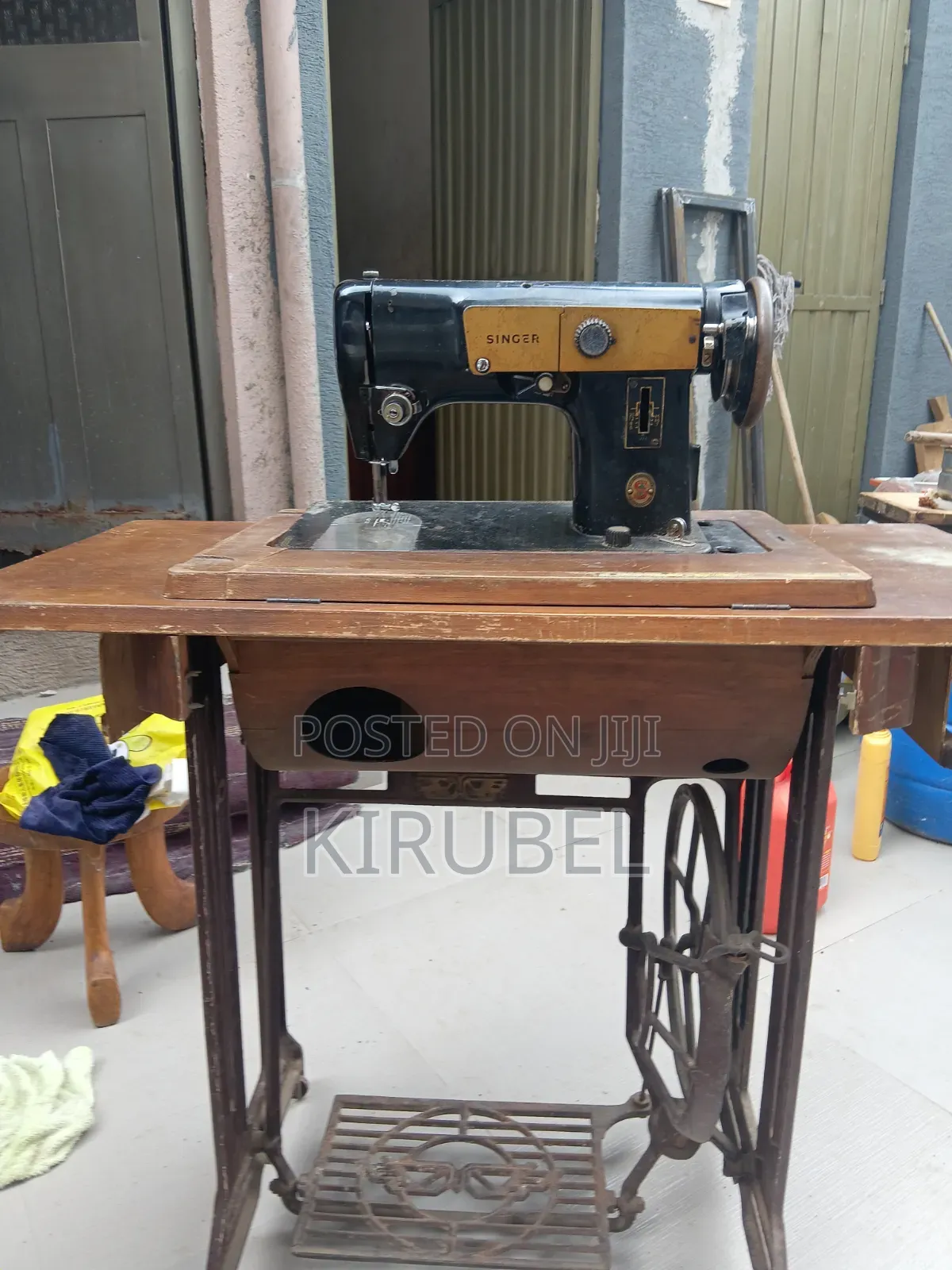 Vintage Singer Sewing Machine With Original Treadle Table