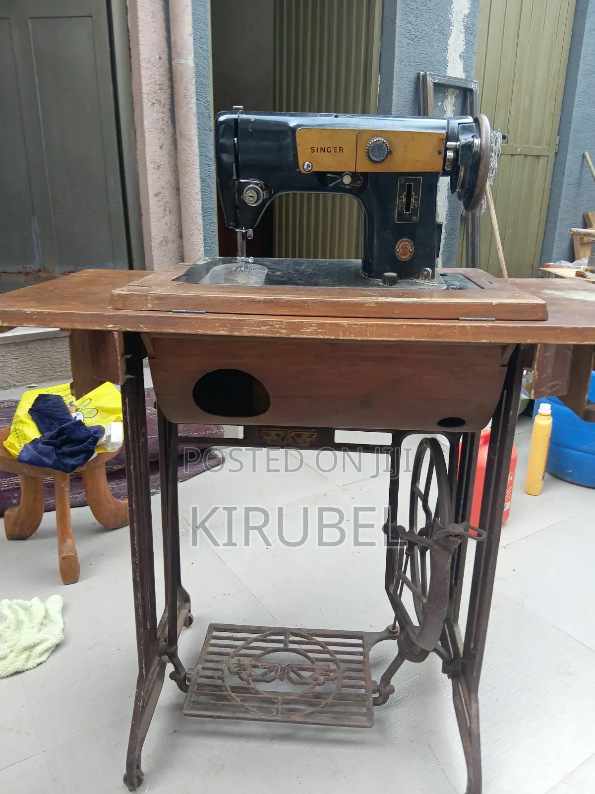 Vintage Singer Sewing Machine With Original Treadle Table