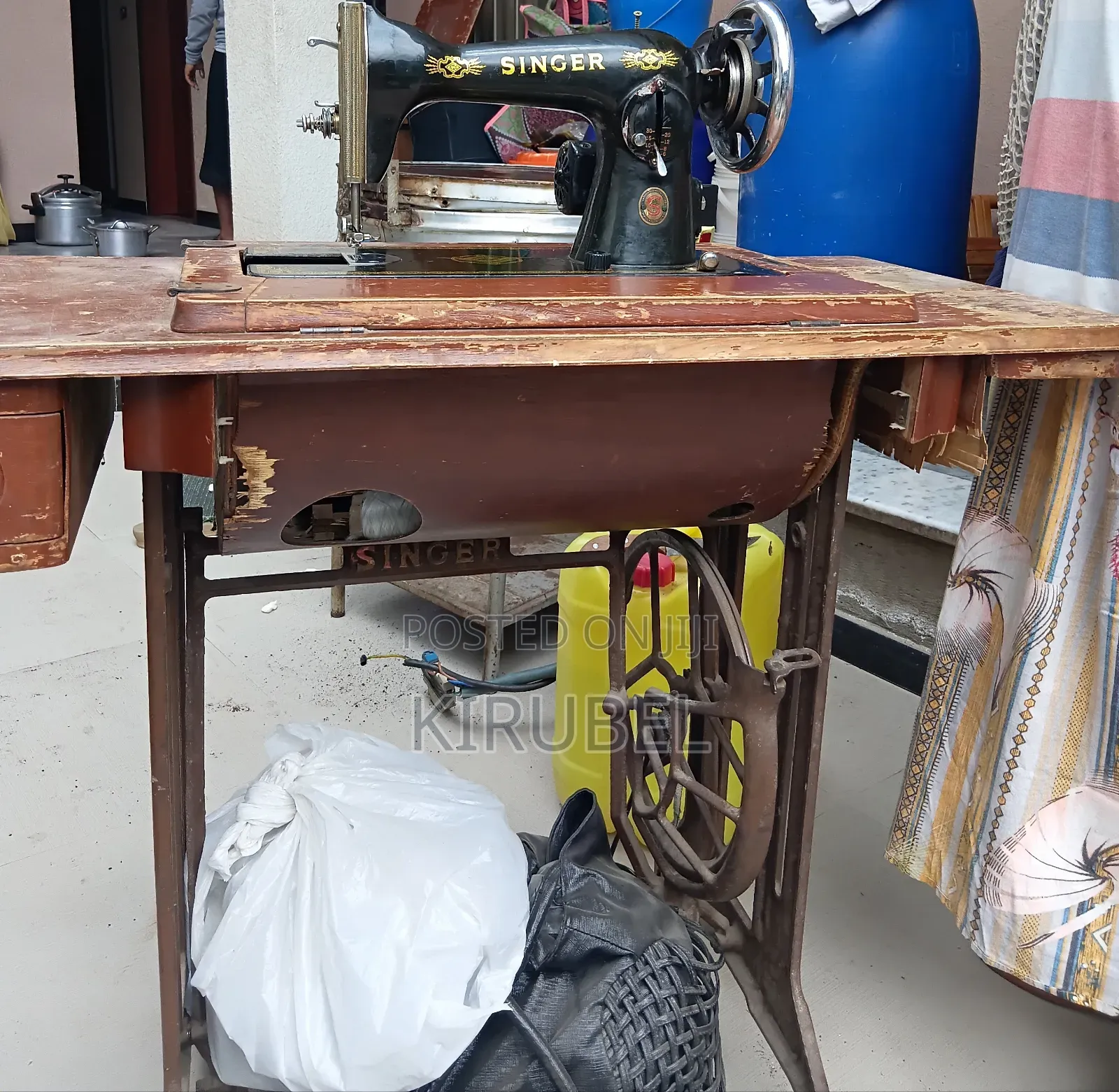 Vintage Singer Sewing Machine With Original Treadle Table