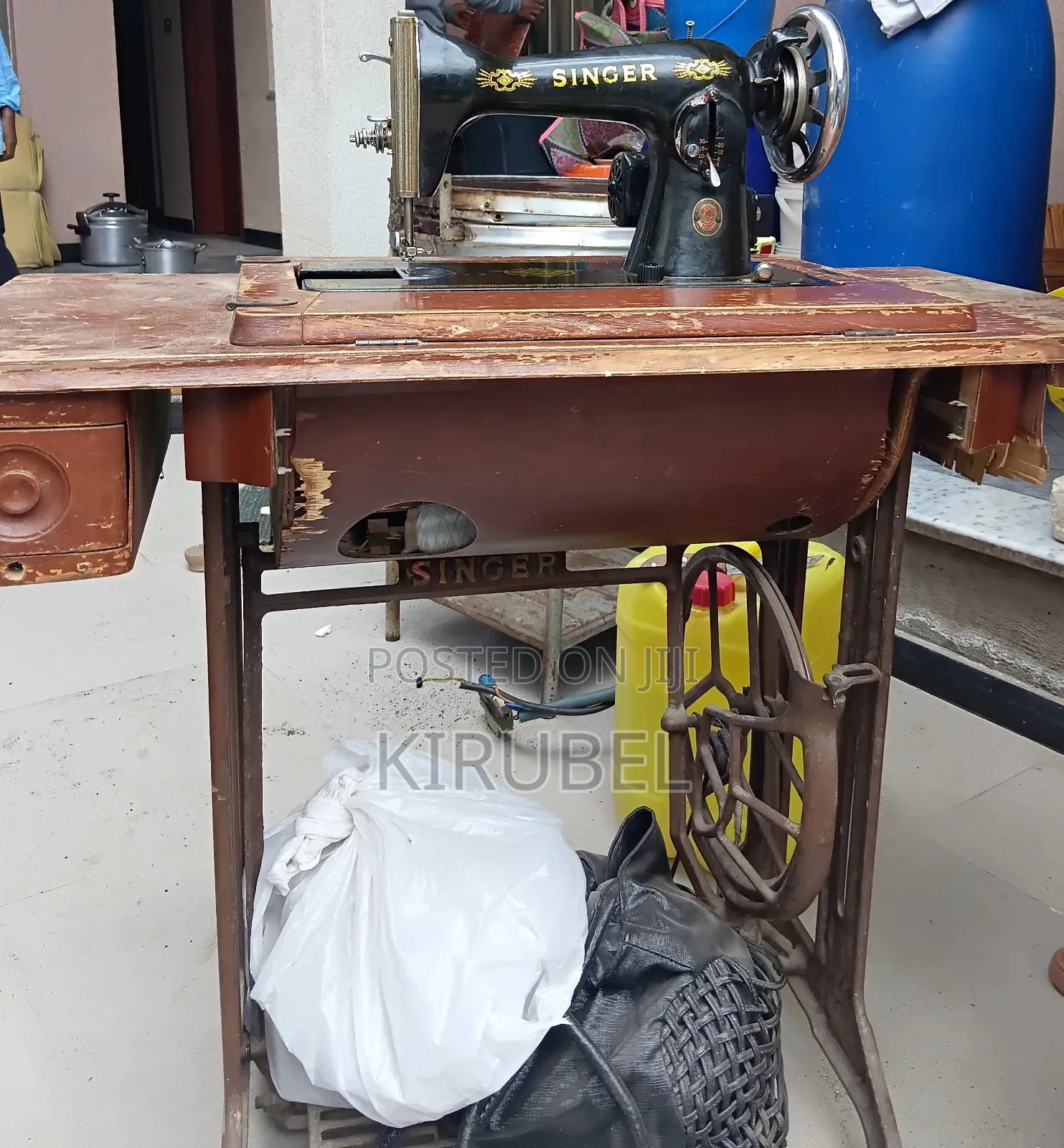 Vintage Singer Sewing Machine With Original Treadle Table
