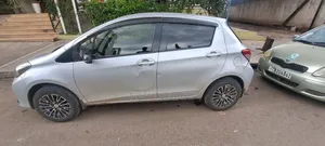 Toyota Yaris LE Hatchback 5dr 2012 Silver