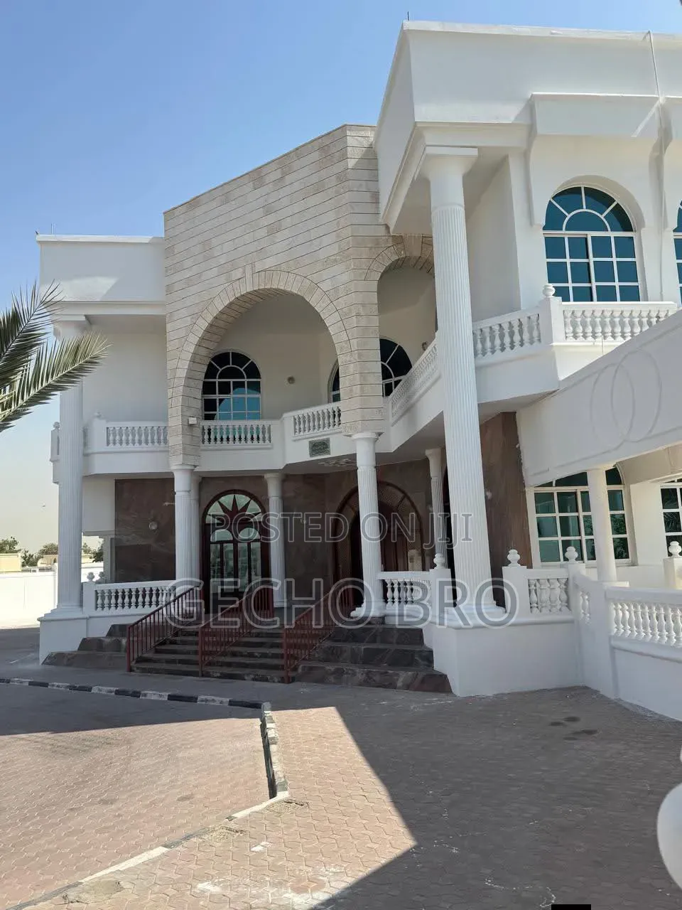 Furnished 8bdrm House in Bole for sale
