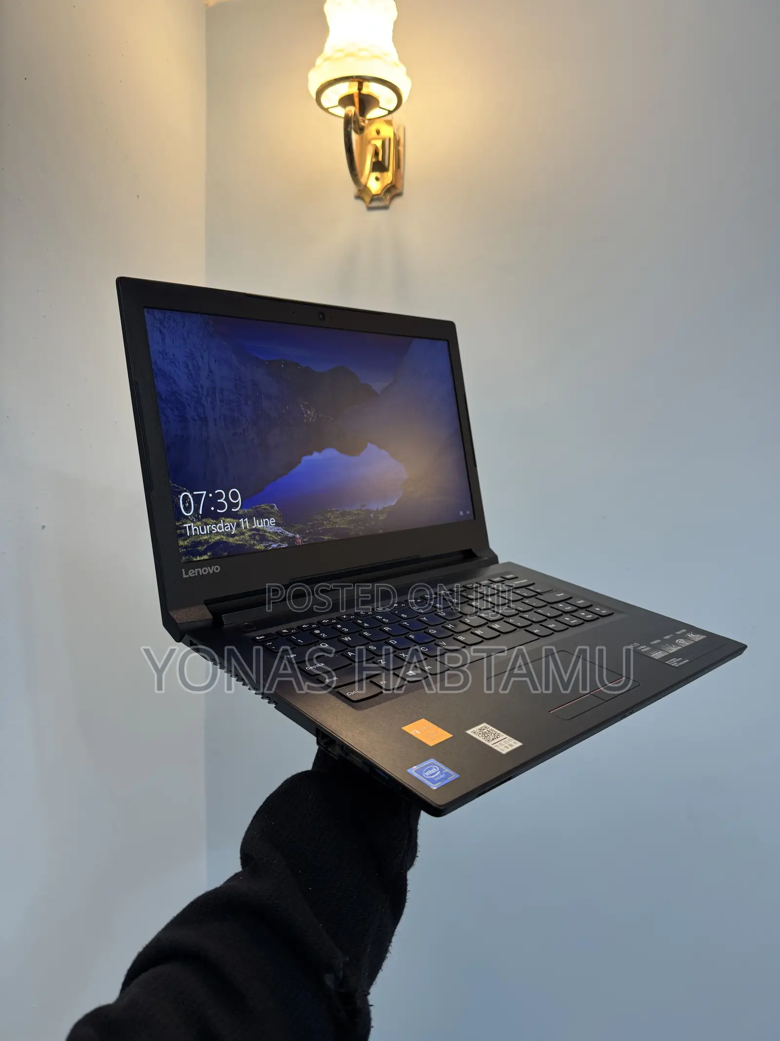 New Laptop Lenovo 4GB Intel Core 3 SSD 512GB