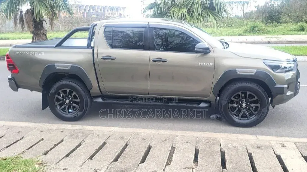 Toyota Hilux 2022 Gray