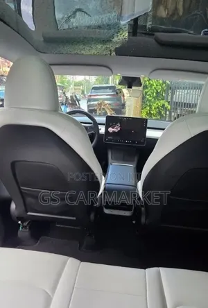 Tesla Model Y 2023 Gray