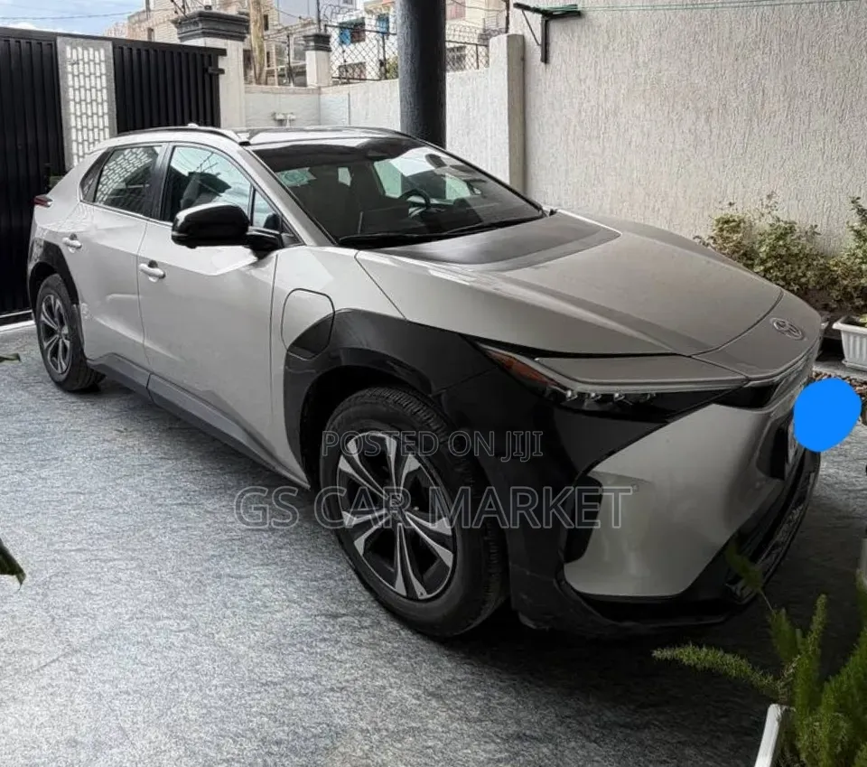 Toyota bZ4X 2023 Silver