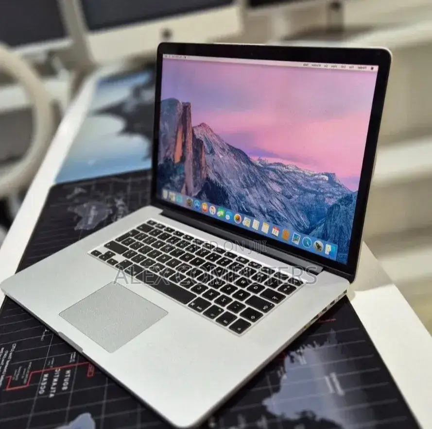 New Laptop Apple MacBook 2015 16GB Intel Core i7 SSD 256GB