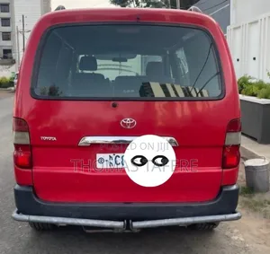 Toyota HiAce 2011 Red