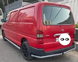 Toyota HiAce 2011 Red