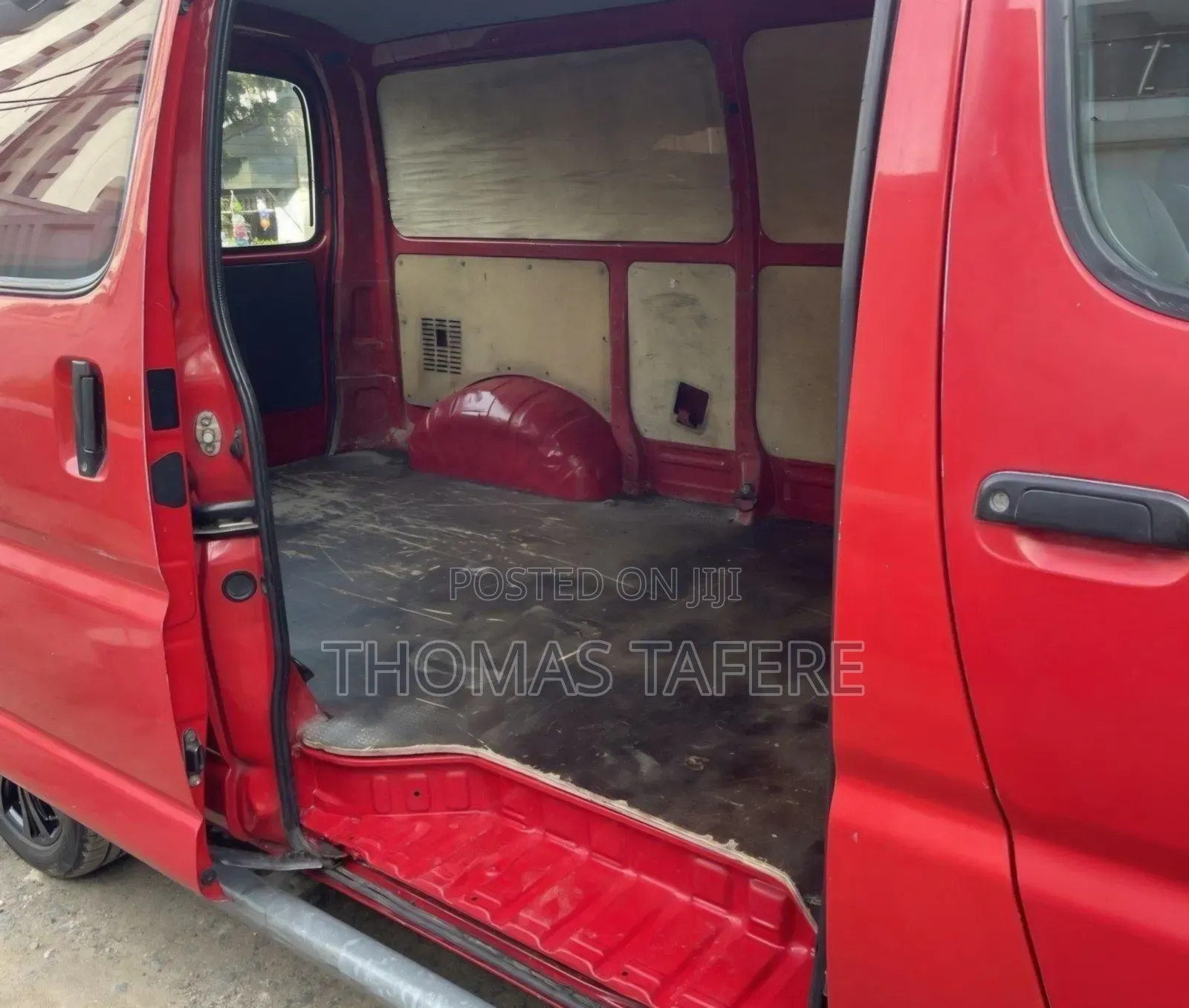 Toyota HiAce 2011 Red
