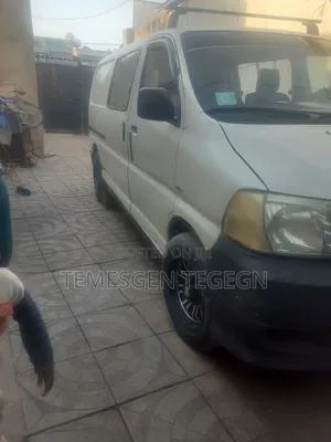 Toyota HiAce 2007 White