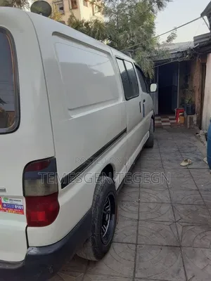 Toyota HiAce 2007 White