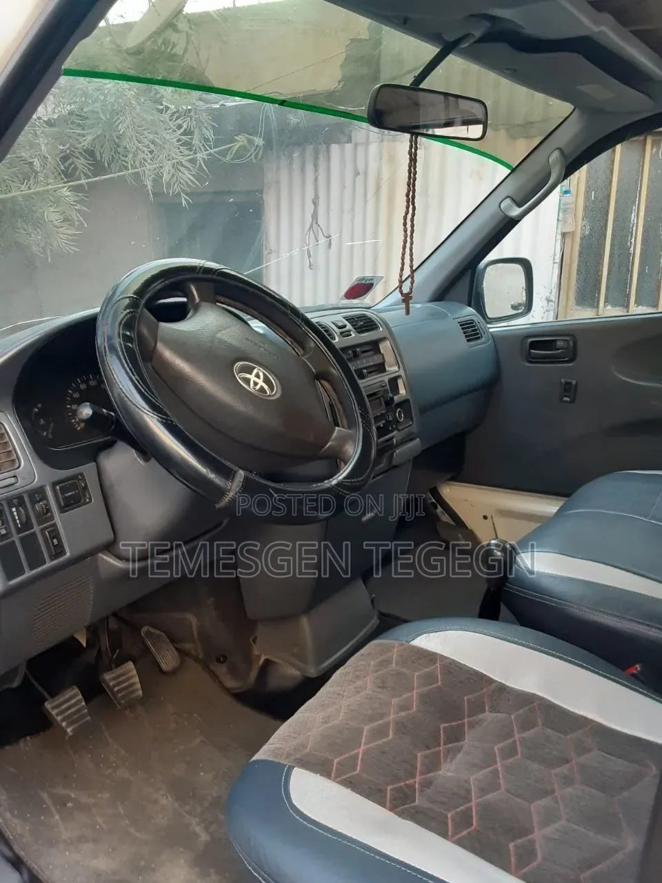 Toyota HiAce 2007 White
