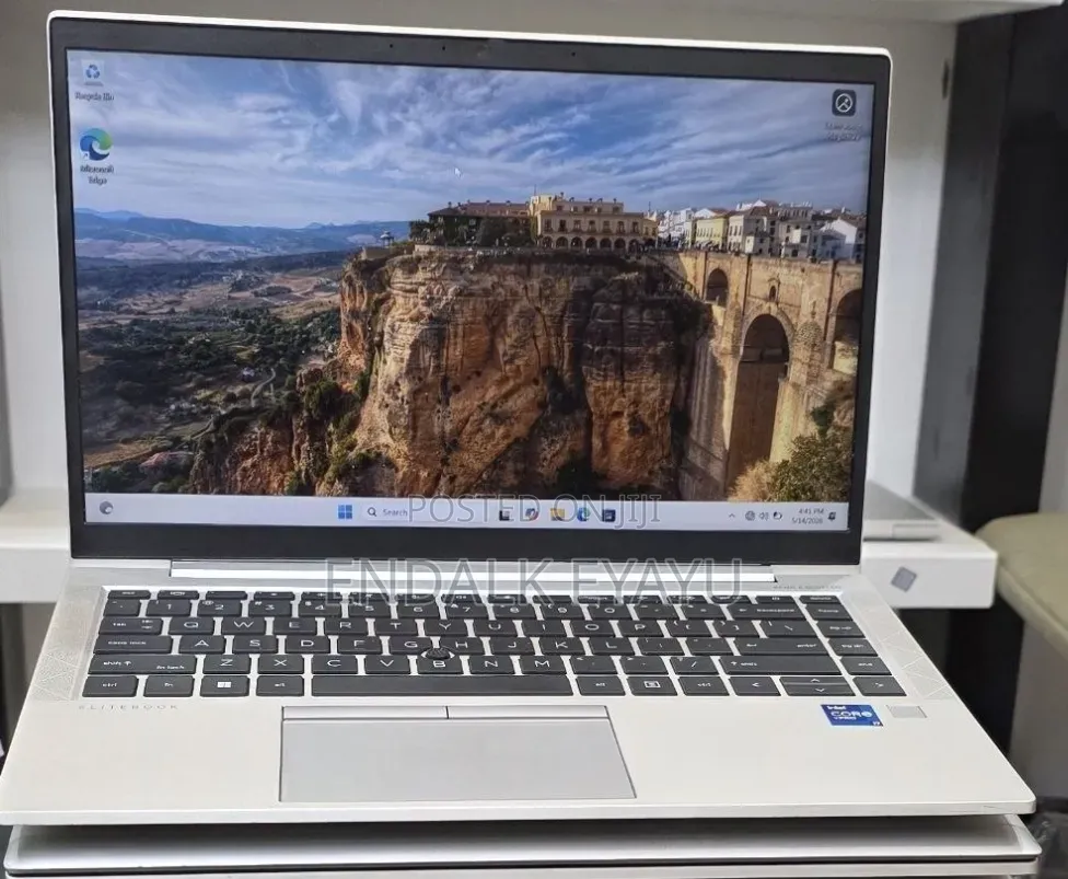 New Laptop HP EliteBook 840 10 16GB Intel Core i7 SSD 512GB