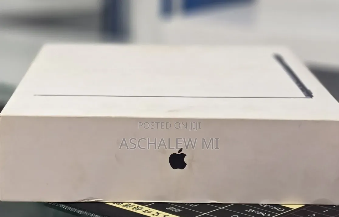 New Laptop Apple MacBook Air 2025 M4 16GB Apple M4 SSD 256GB