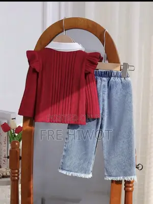 2pcs Cute Red 2 in 1 Knit Top Strawberry Embroidery Jeans Set