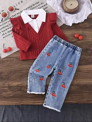 2pcs Cute Red 2 in 1 Knit Top Strawberry Embroidery Jeans Set