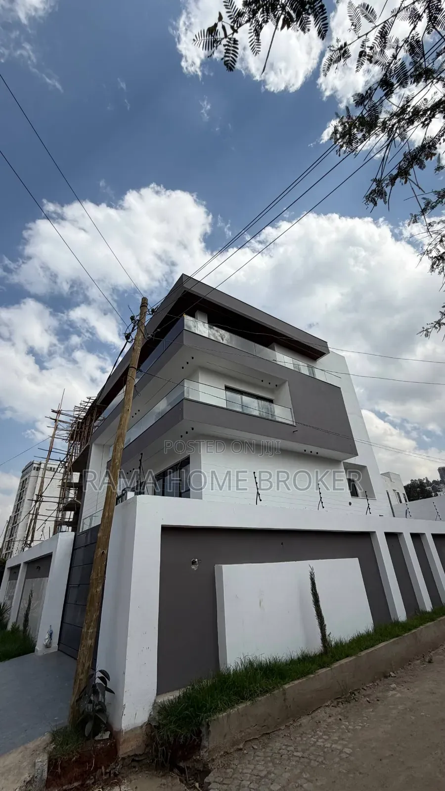 Furnished 7bdrm Townhouse/Terrace in መገናኛ አካባቢ, Yeka for sale