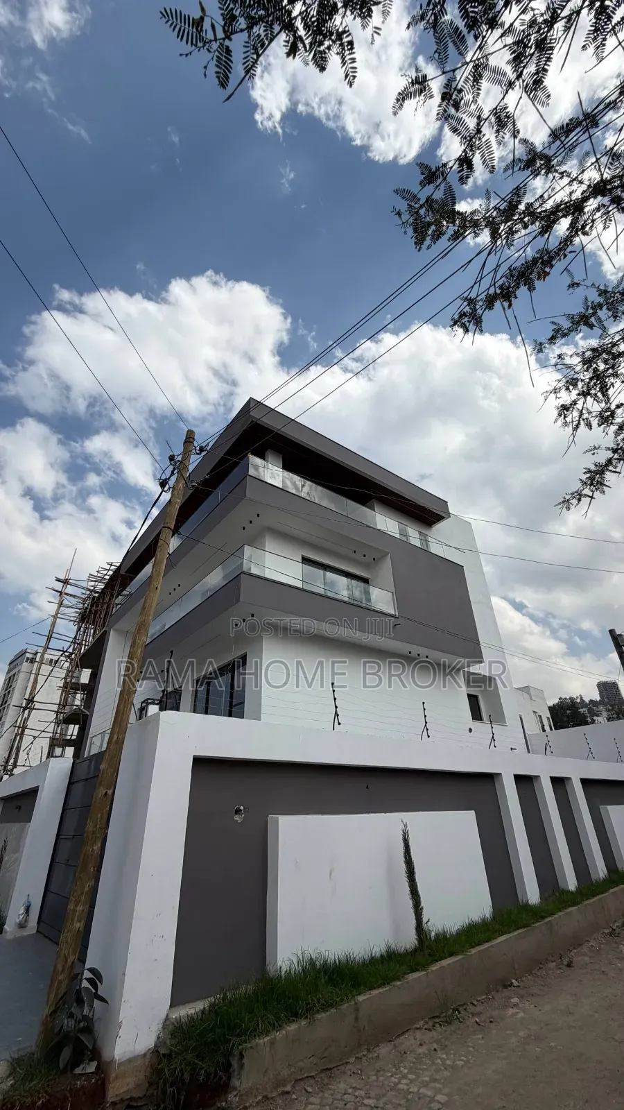 Furnished 7bdrm Townhouse/Terrace in መገናኛ አካባቢ, Yeka for sale