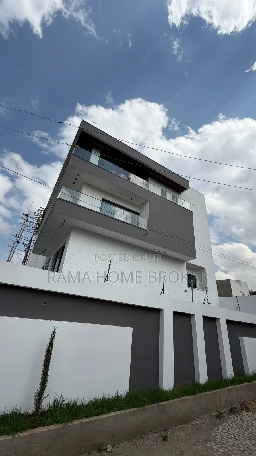 Furnished 7bdrm Townhouse/Terrace in መገናኛ አካባቢ, Yeka for sale