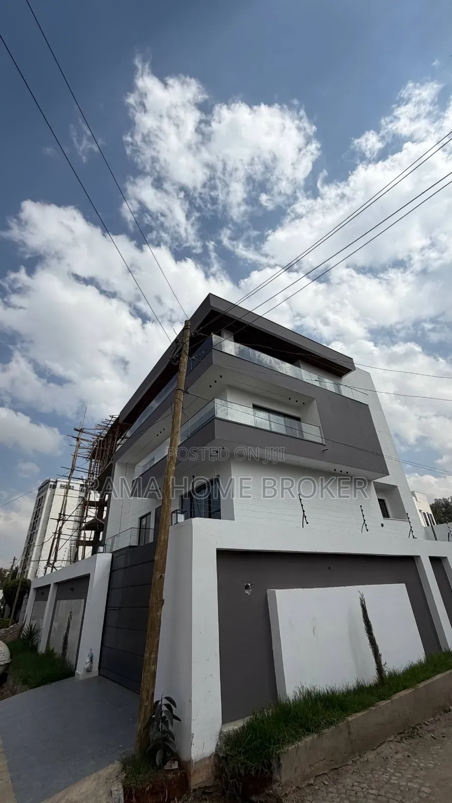 Furnished 7bdrm Townhouse/Terrace in መገናኛ አካባቢ, Yeka for sale