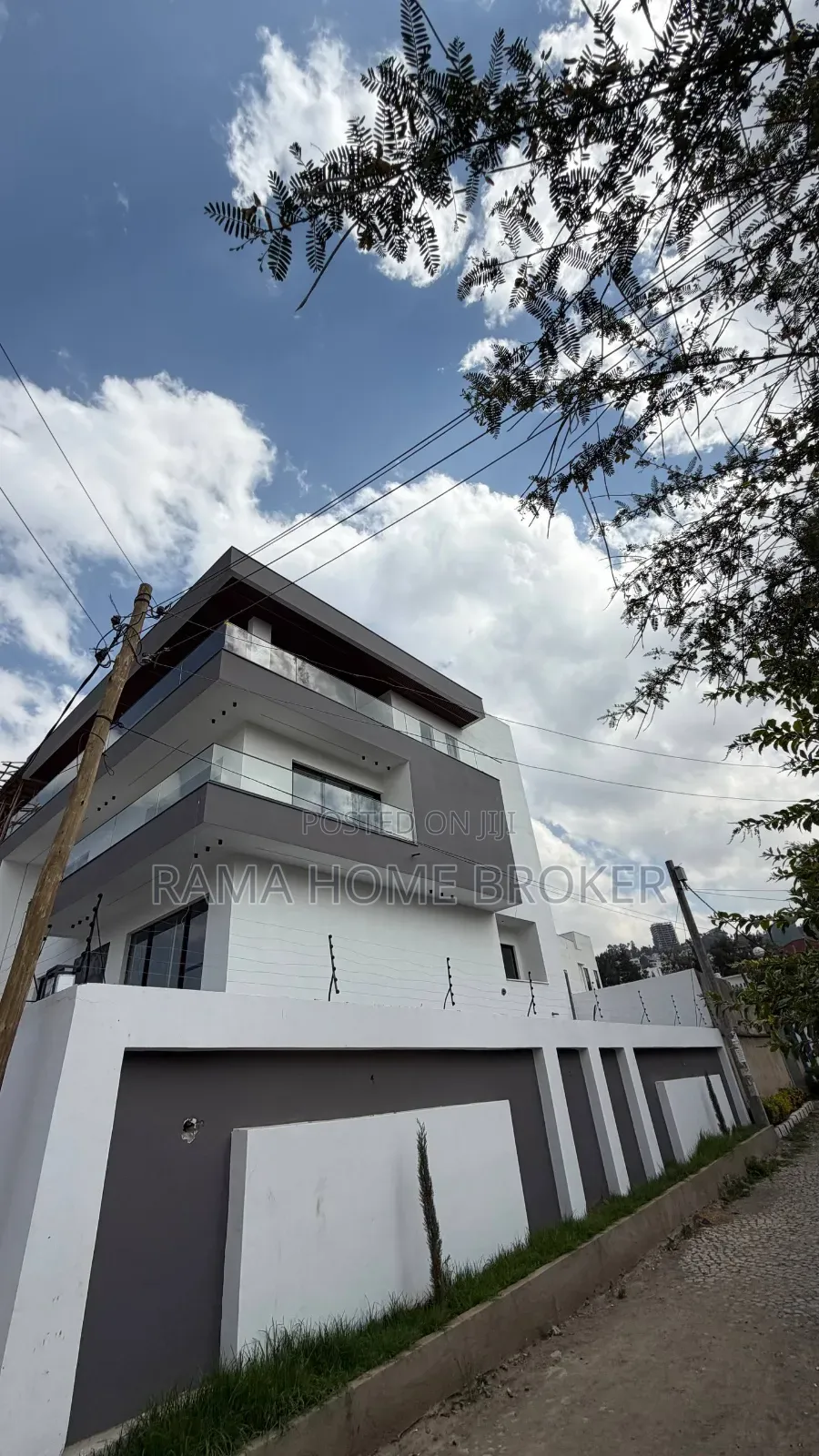 Furnished 7bdrm Townhouse/Terrace in መገናኛ አካባቢ, Yeka for sale