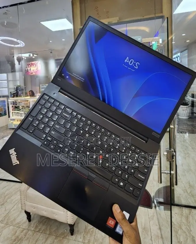 New Laptop Lenovo 8GB Intel Core i5 HDD+SSD 256GB