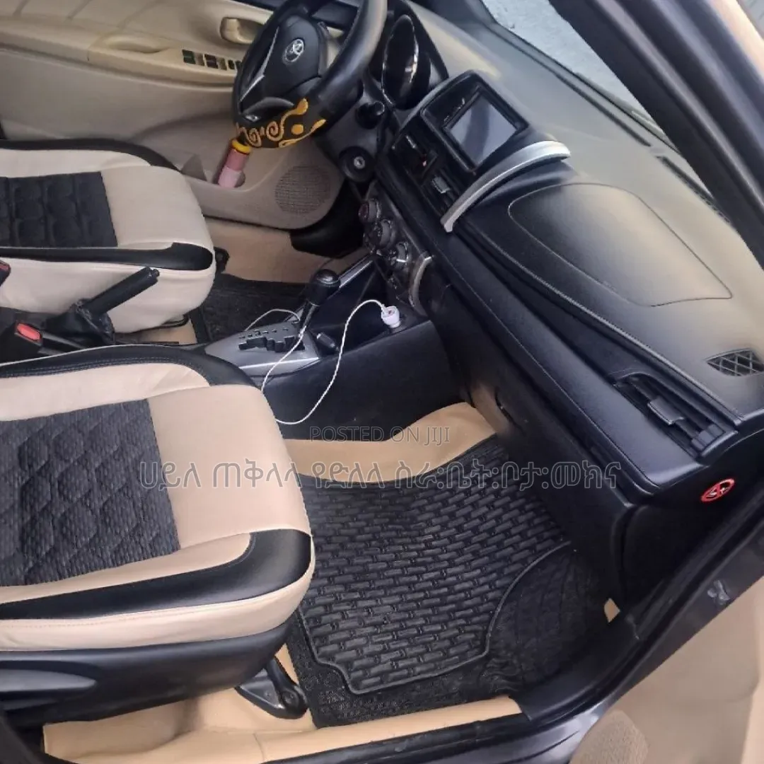 Toyota Yaris 2014 Gray