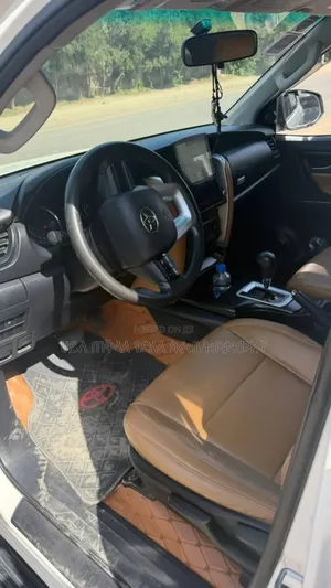 Toyota Fortuner 2018 Off white