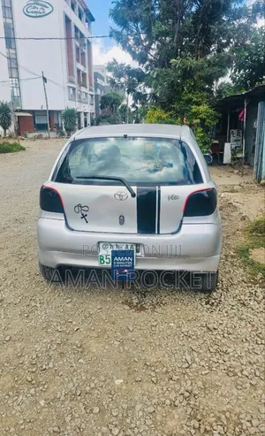 Toyota Vitz 2001 Silver