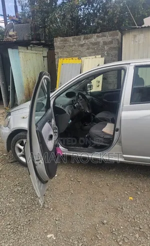 Toyota Vitz 2001 Silver