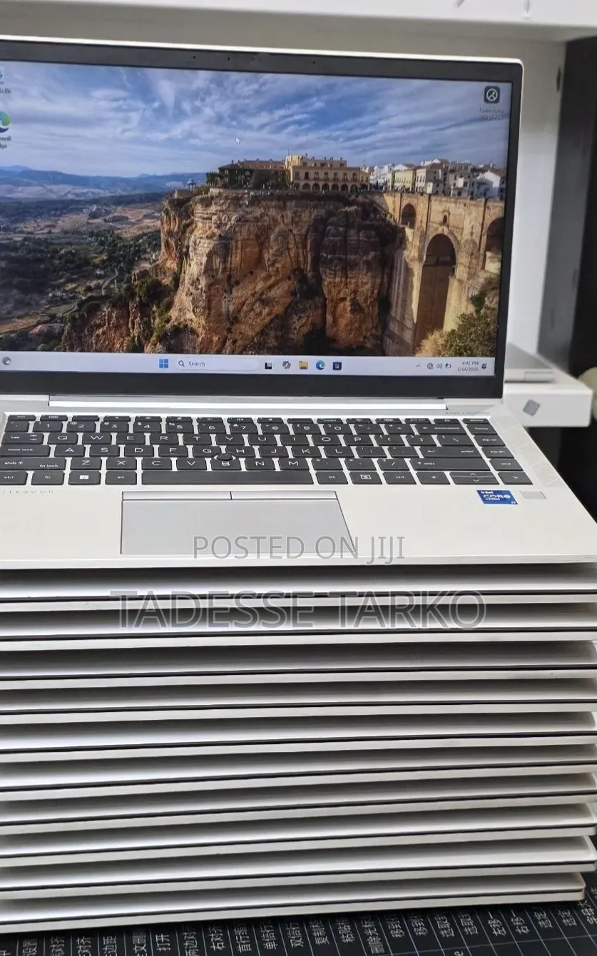 New Laptop HP EliteBook 840 G10 16GB Intel Core i7 SSD 512GB