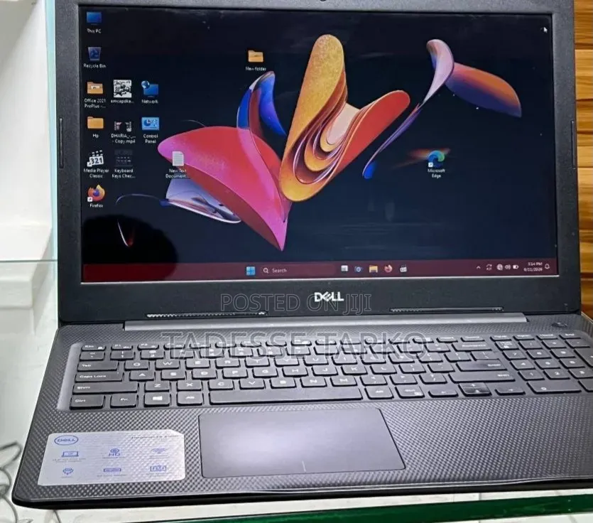 New Laptop Dell Inspiron 15 8GB Intel Core i7 SSD 256GB