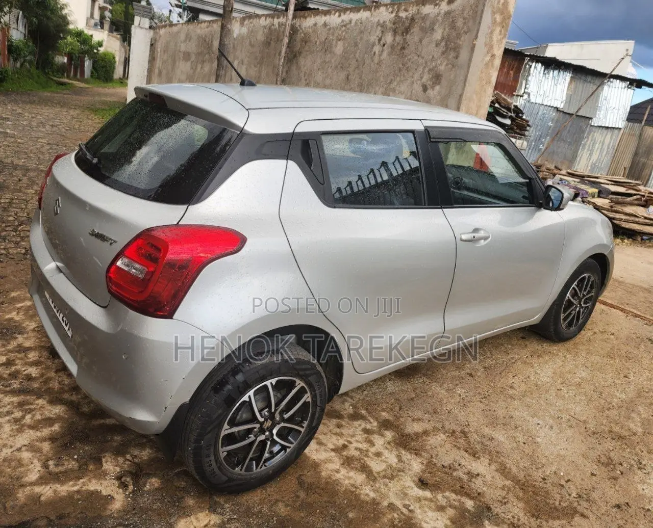 Suzuki Swift 2021 Silver