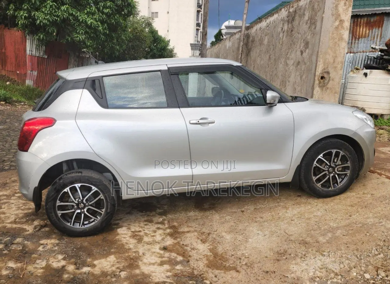 Suzuki Swift 2021 Silver