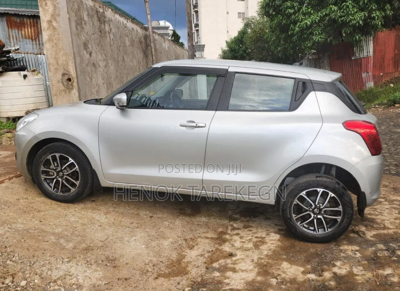 Suzuki Swift 2021 Silver